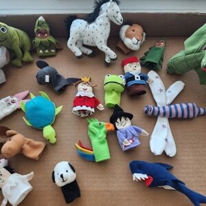 20 pieces of finger puppets with play window